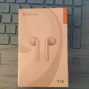 Half Ears T15 Wireless Earbuds in White